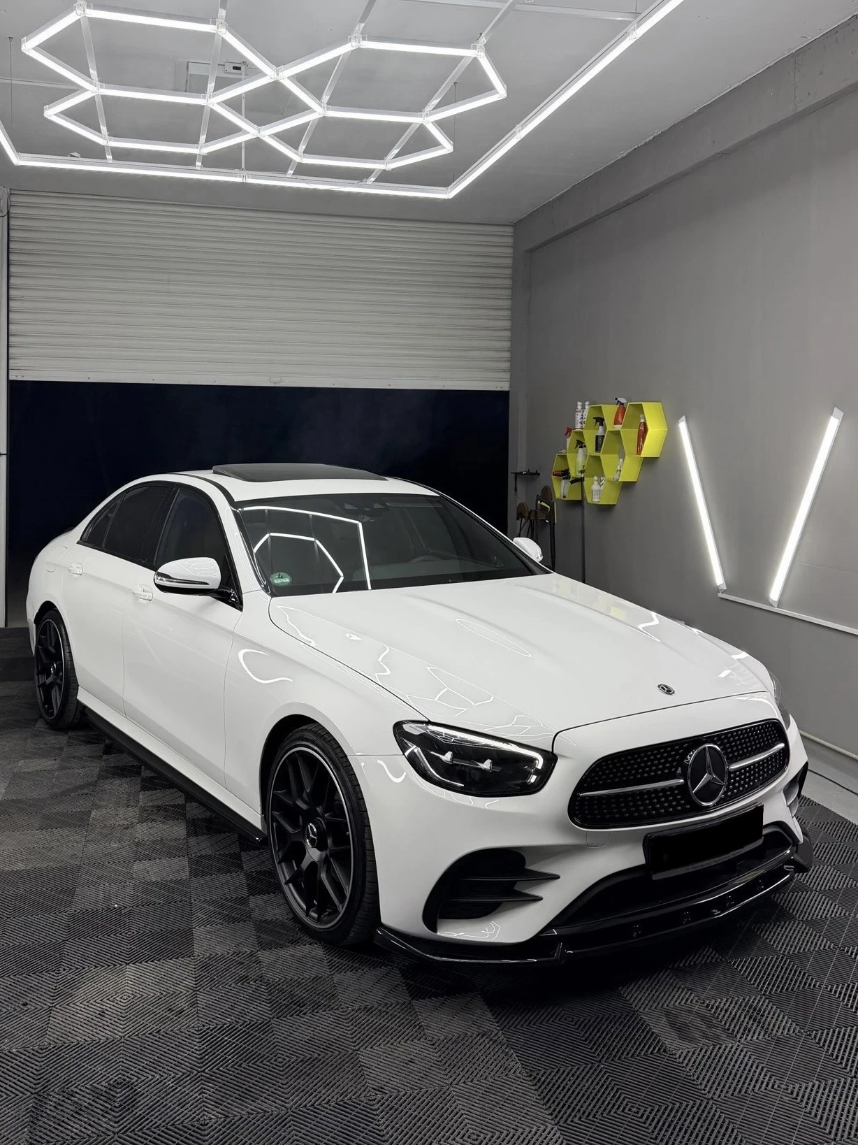 Mercedes-Benz E 220 FACELIFT, AMG Line, Бяла перла