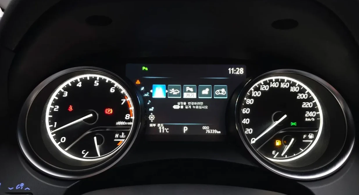 Toyota Camry 2.5 Бензин, снимка 5 - Автомобили и джипове - 55084593