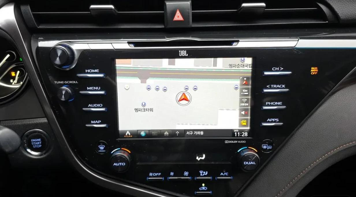 Toyota Camry 2.5 Бензин, снимка 6 - Автомобили и джипове - 55084593