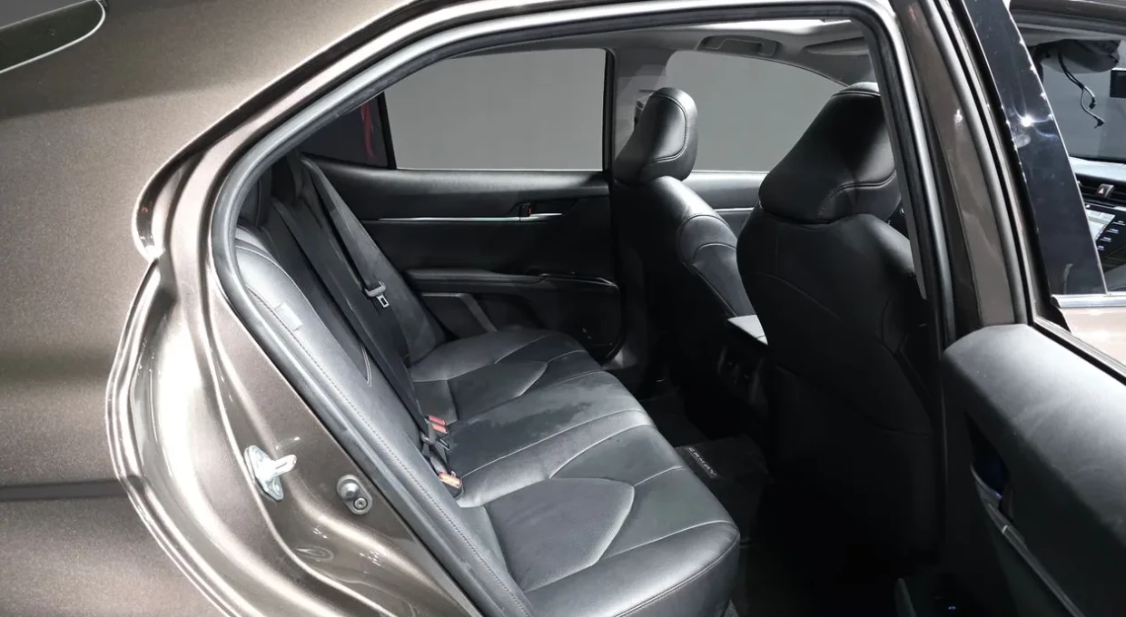 Toyota Camry 2.5 Бензин, снимка 11 - Автомобили и джипове - 55084593
