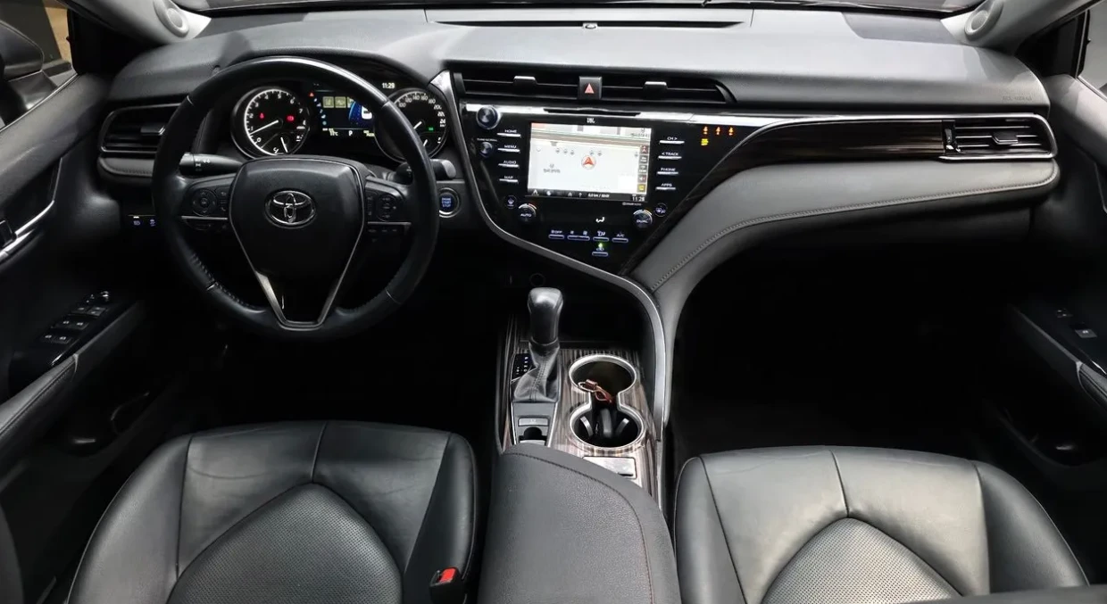 Toyota Camry 2.5 Бензин, снимка 3 - Автомобили и джипове - 55084593