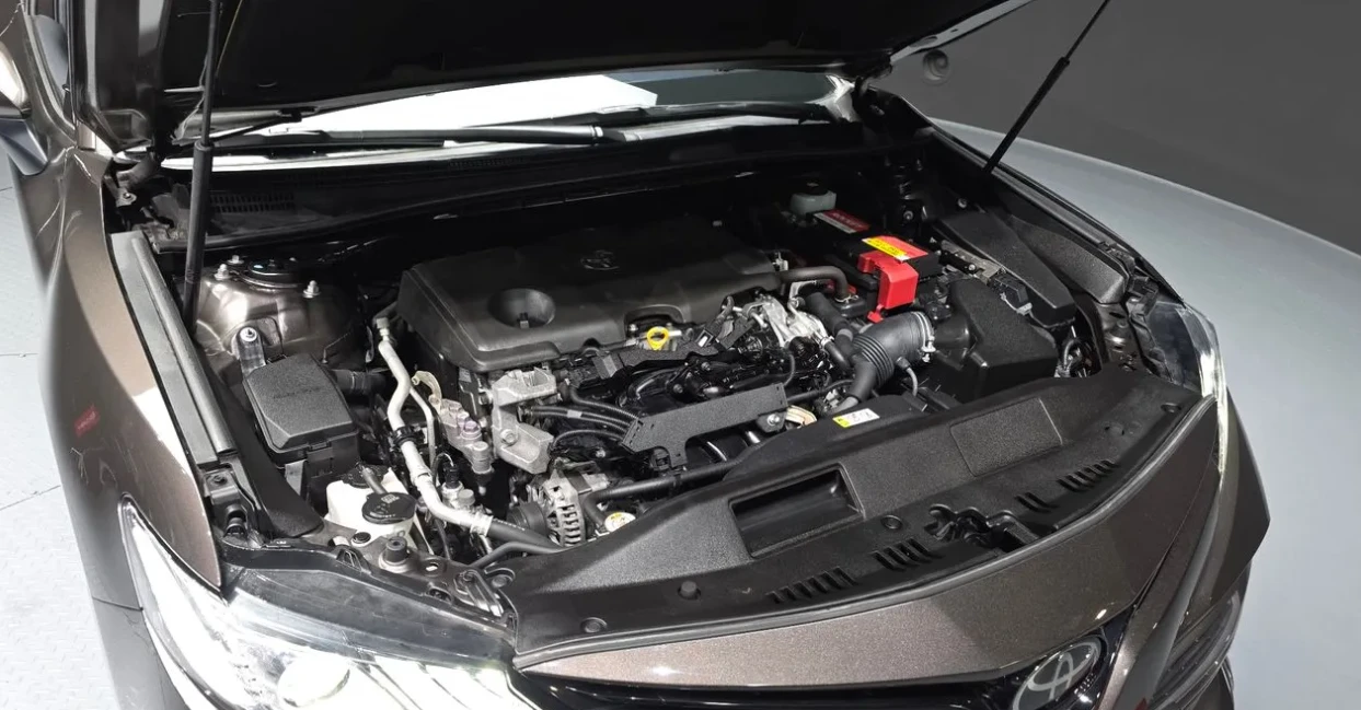 Toyota Camry 2.5 Бензин, снимка 15 - Автомобили и джипове - 55084593