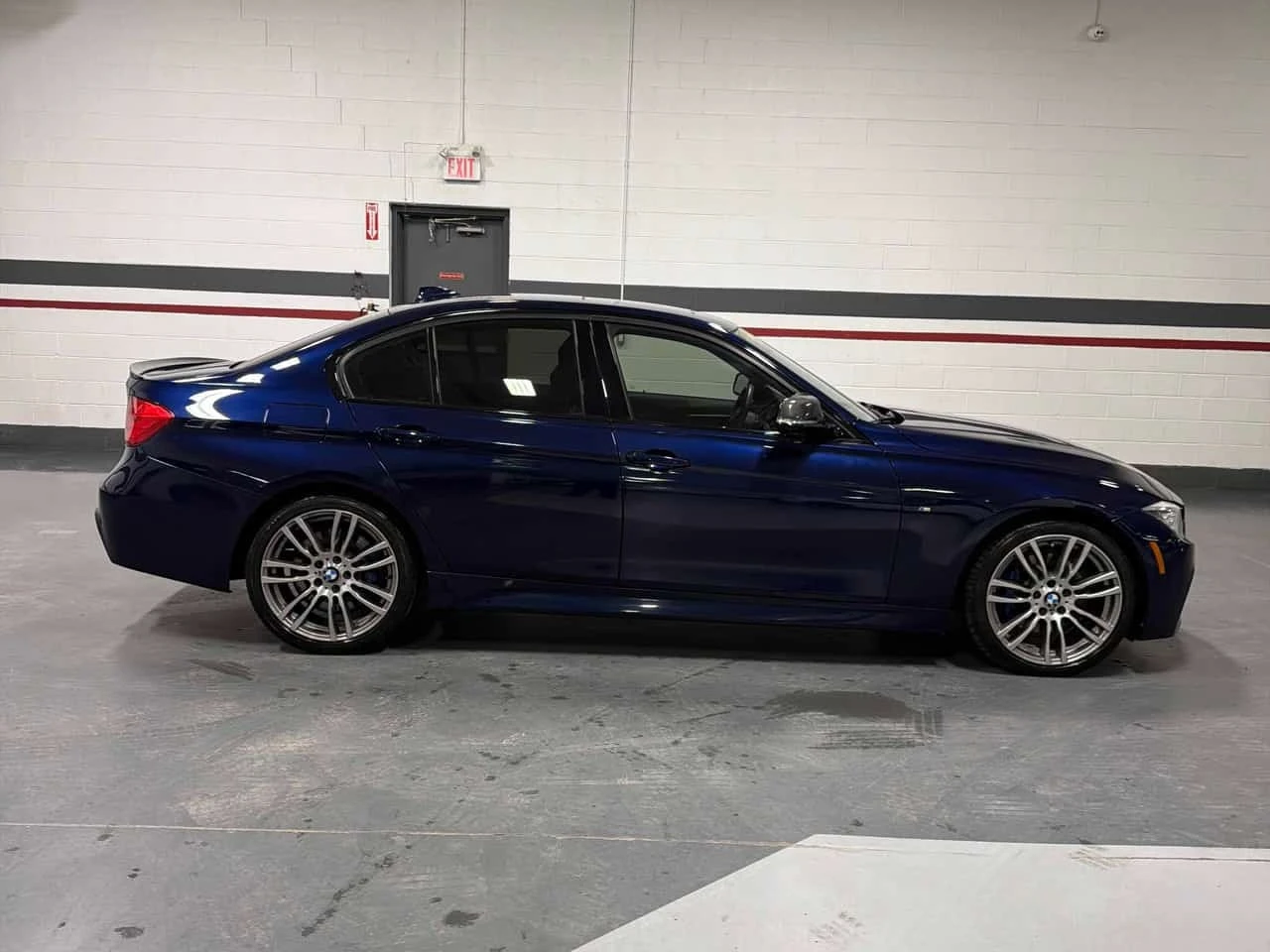 BMW 335 * 335i xDrive * АВТОКРЕДИТ БЕЗ ПЪРВОНААЛНА ВНОСКА*, снимка 3 - Автомобили и джипове - 55782685