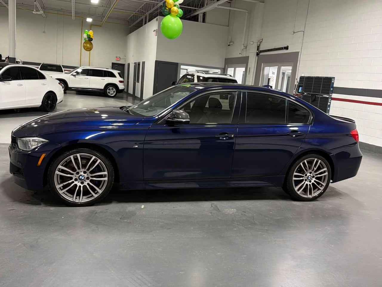 BMW 335 * 335i xDrive * АВТОКРЕДИТ БЕЗ ПЪРВОНААЛНА ВНОСКА*, снимка 2 - Автомобили и джипове - 55782685