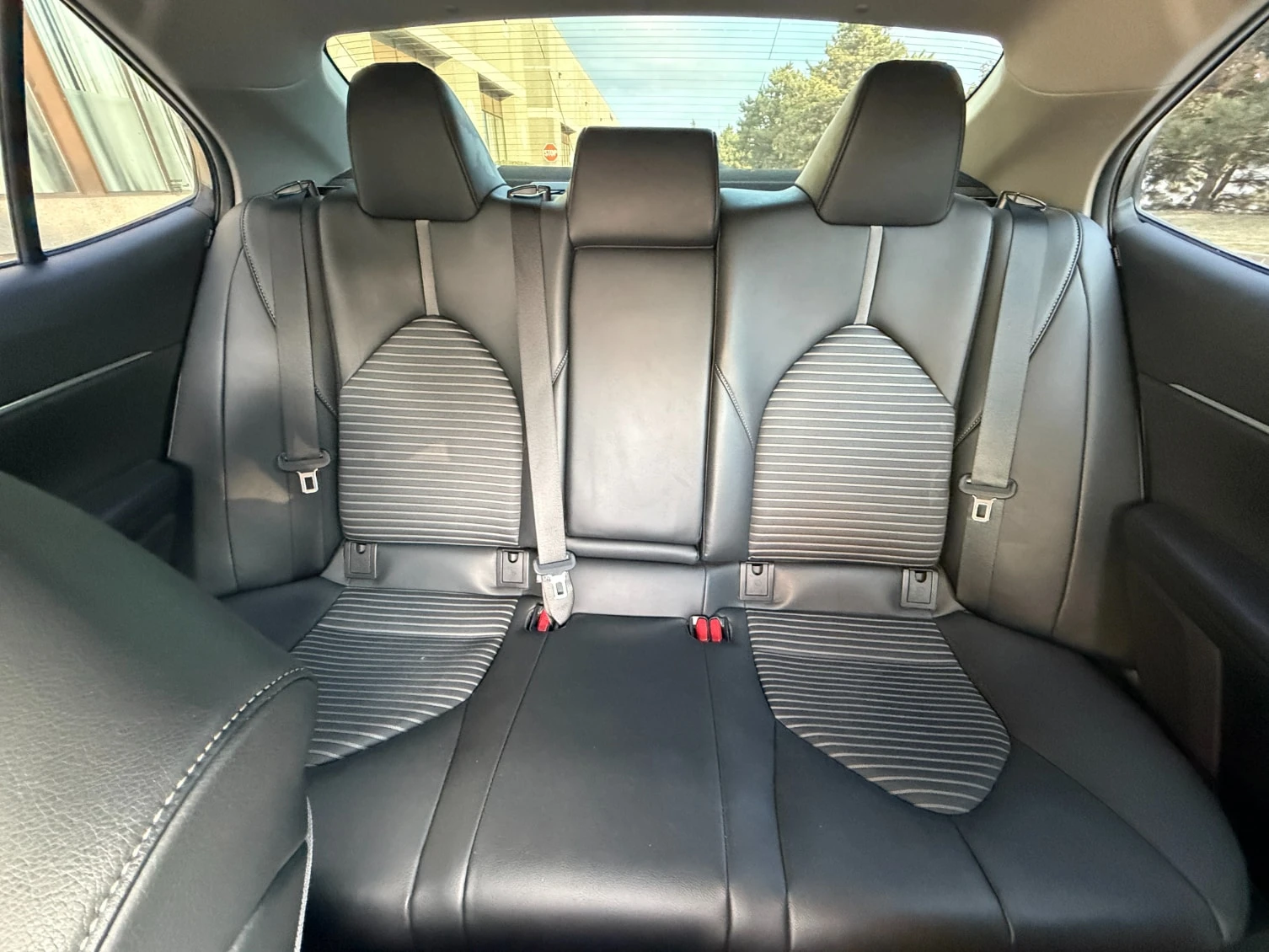 Toyota Camry * SE * CARFAX * ОПЦИЯ ЗА ФИНАНСИРАНЕ, снимка 17 - Автомобили и джипове - 55799929