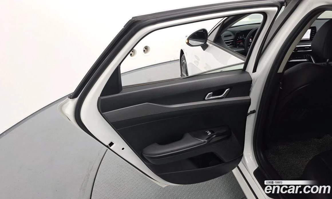 Kia K5 2.0 Prestige, снимка 15 - Автомобили и джипове - 56157291