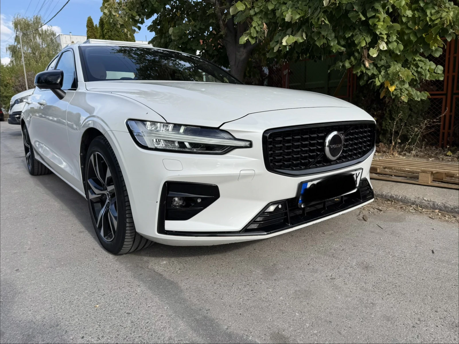 Volvo S60 Volvo S60 T6 R-Line | 2023Г | Пано, снимка 3 - Автомобили и джипове - 56287611