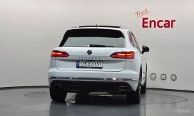 VW Touareg 3.0 TDI Prestige/ПОДГРЕВ/ПАНОРАМА/ОБДУХВАНЕ/КОЖА/ | Auto.bg — изображение 4