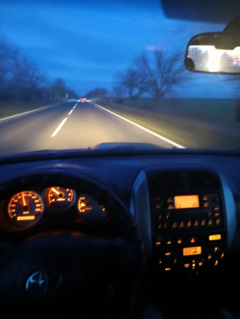 Toyota Rav4 Джип, снимка 7 - Автомобили и джипове - 52915150