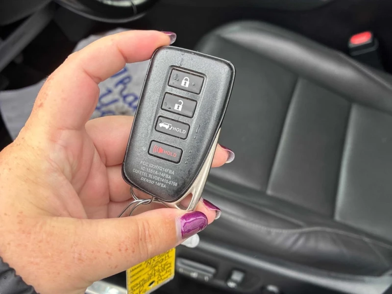 Lexus NX 300h  CARFAX, снимка 13 - Автомобили и джипове - 53168501