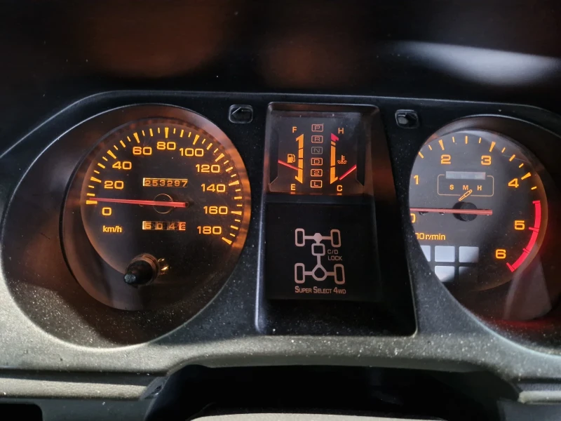 Mitsubishi Pajero 2.5 TDI, снимка 14 - Автомобили и джипове - 53194521