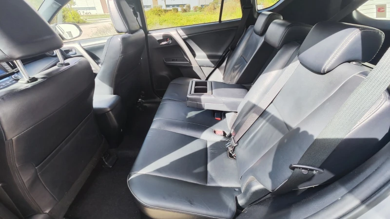 Toyota Rav4 Hybride, снимка 8 - Автомобили и джипове - 53402358