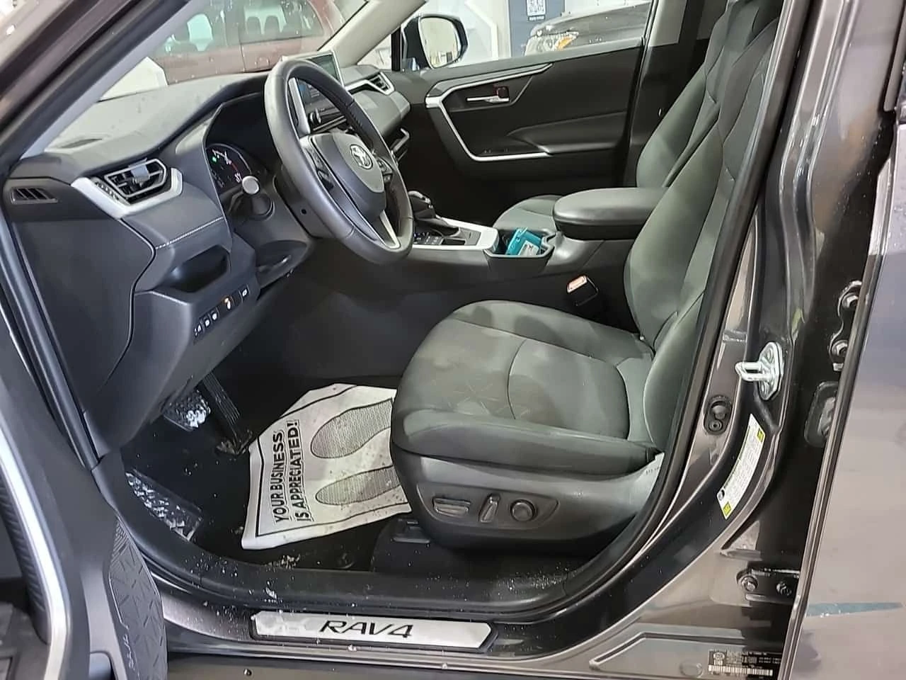 Toyota Rav4 XLE| PANORAMA| ПОДГРЕВИ| 2 КЛЮЧА, снимка 8 - Автомобили и джипове - 53845114