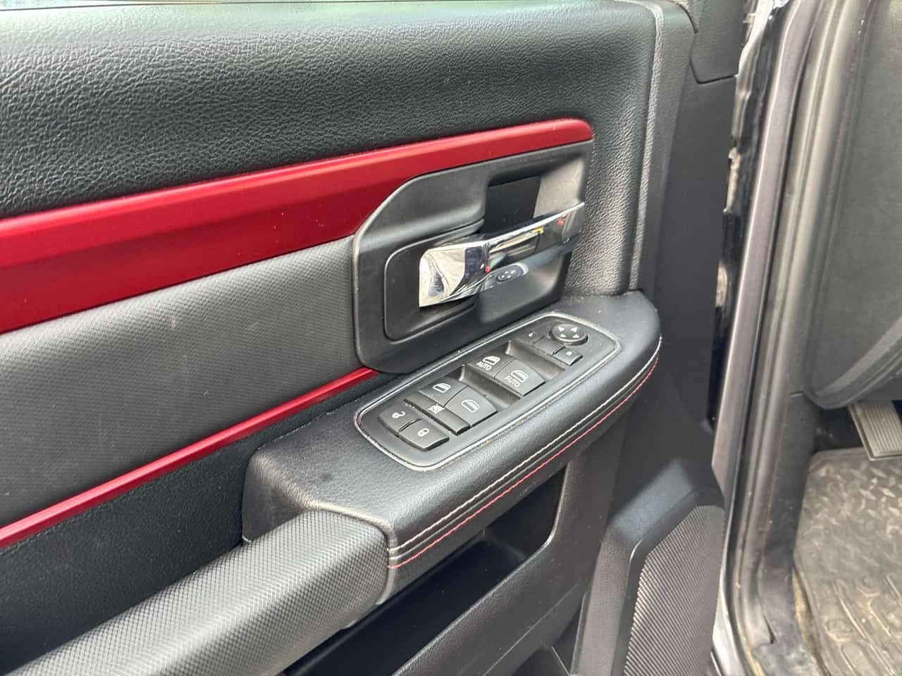 Dodge RAM 1500 * Rebel* ГЛАВНО ПРЕДСТАВИТЕЛСТВО НА VOLKSWAGEN*   , снимка 11 - Автомобили и джипове - 53983607