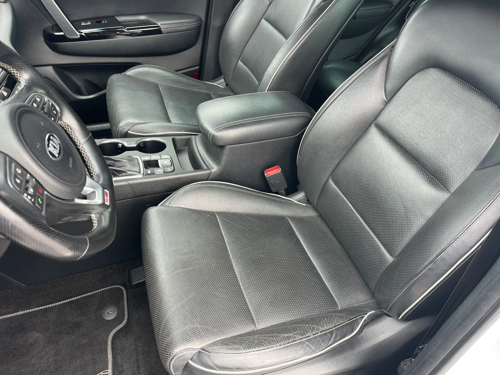 Kia Sportage Gt-Line 141.000км Сервизирана само в Киа, снимка 9 - Автомобили и джипове - 54045762