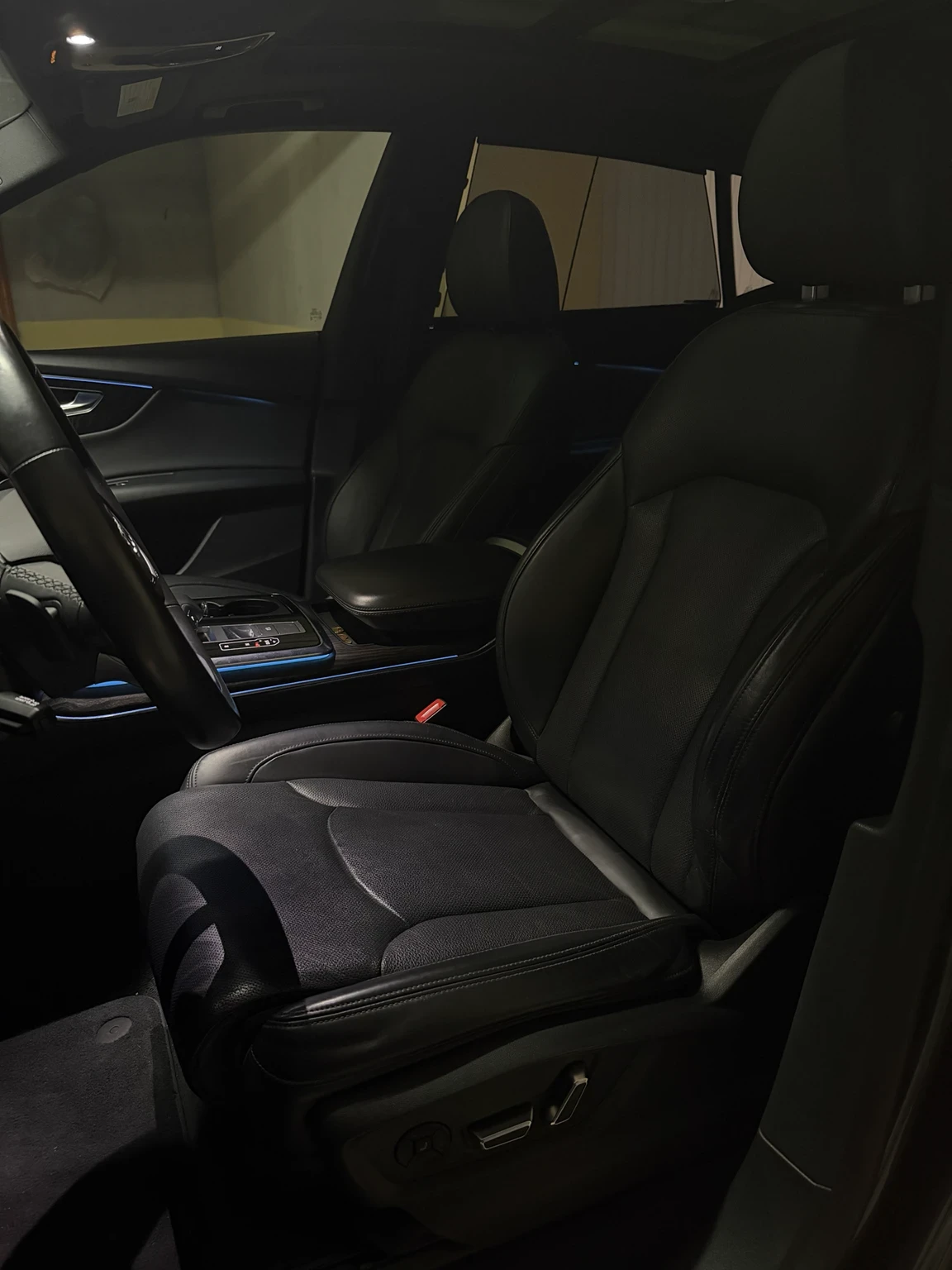 Audi Q8 Technik* S-line* Distronic* 360View* Масажи* Soft-, снимка 12 - Автомобили и джипове - 54109494