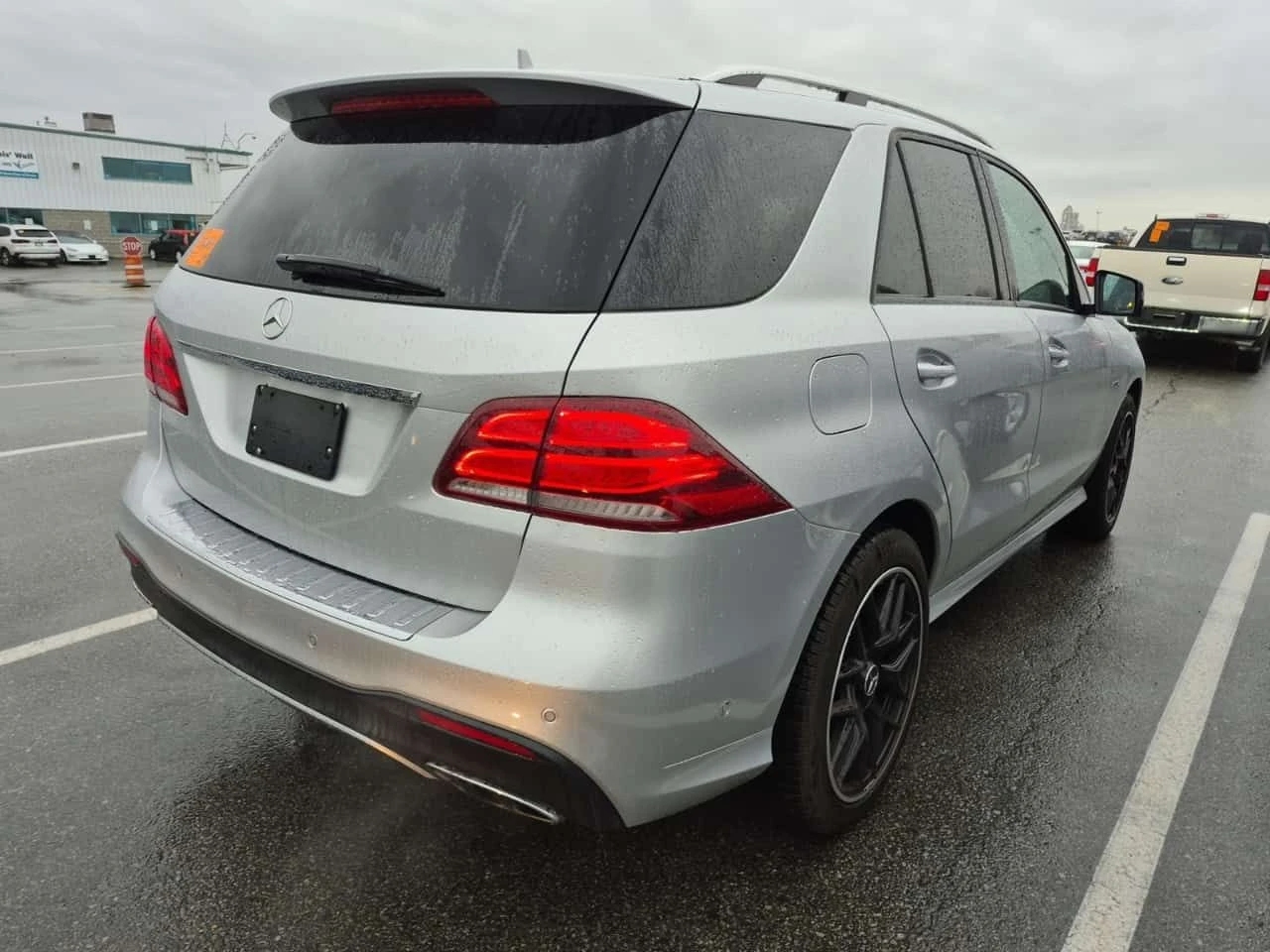 Mercedes-Benz GLE 450 AMG  / DISTRONIC / 360 / 2 КЛЮЧА , снимка 3 - Автомобили и джипове - 55464636