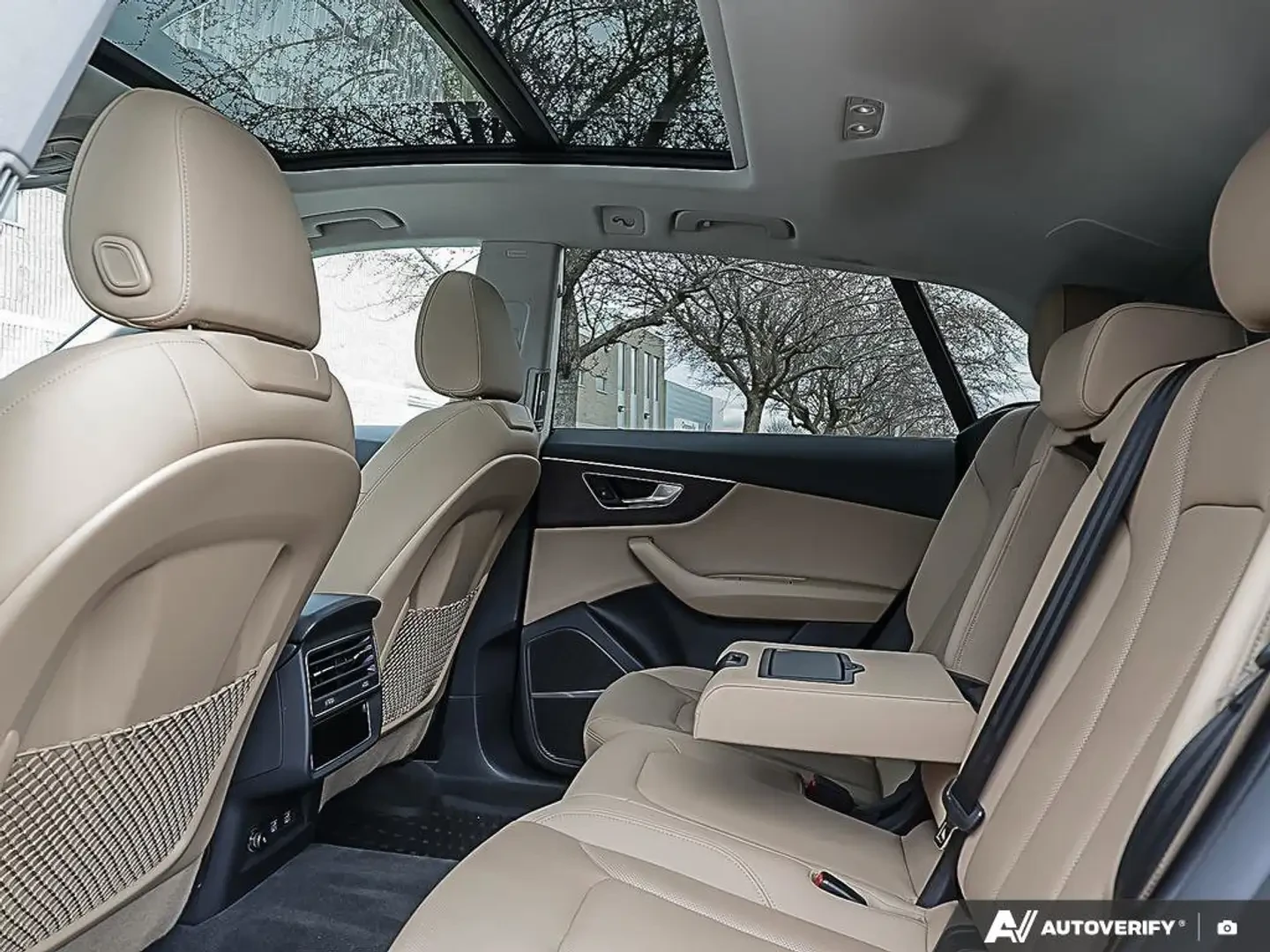 Audi Q8 55 TFSI CARFAX НАЛИЧЕН | 2019 | 116 910 км, снимка 12 - Автомобили и джипове - 56196989