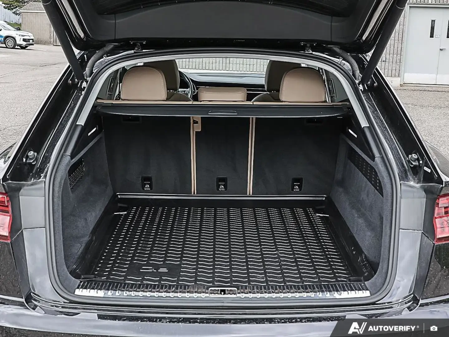Audi Q8 55 TFSI CARFAX НАЛИЧЕН | 2019 | 116 910 км, снимка 13 - Автомобили и джипове - 56196989