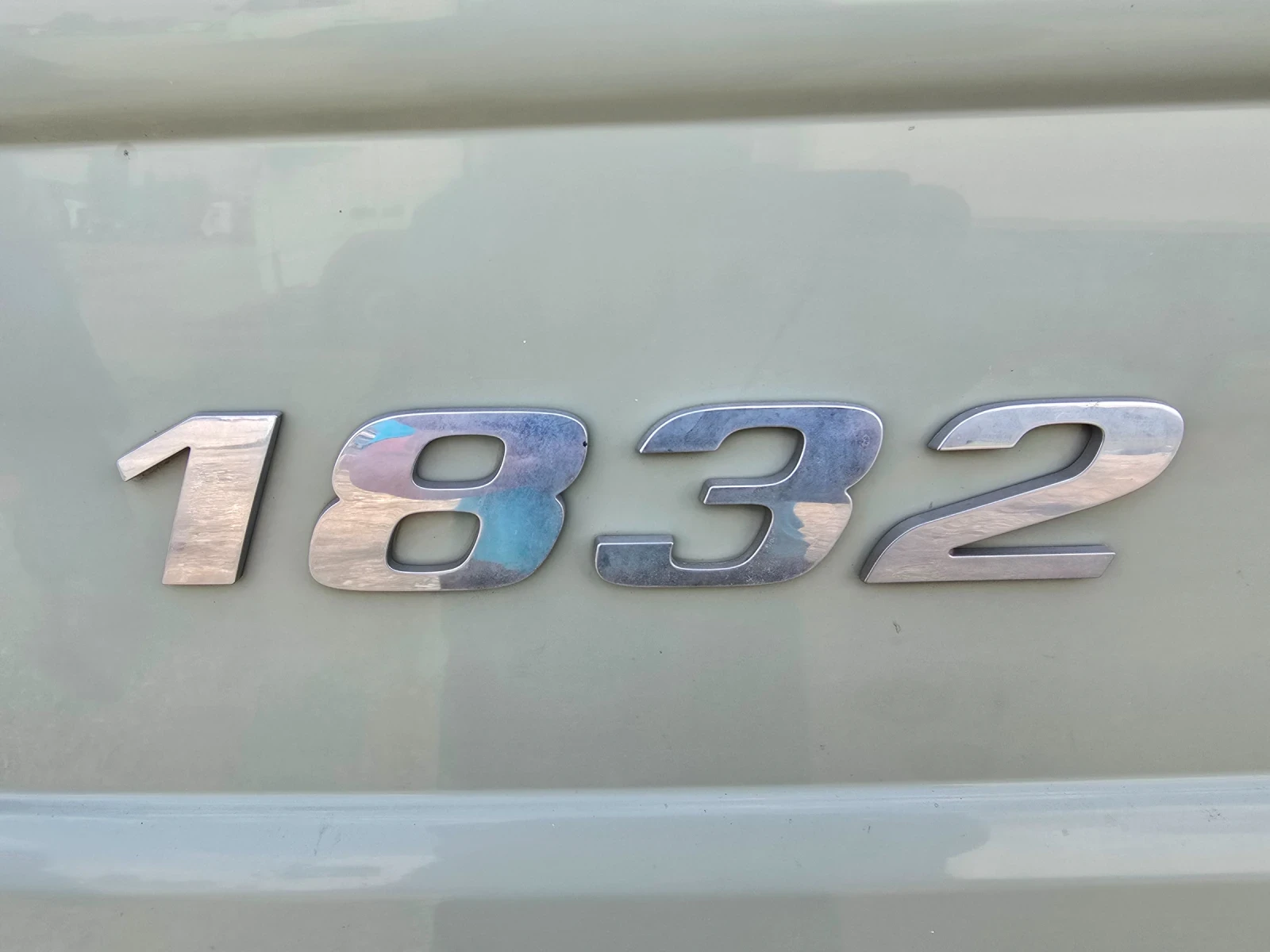 Mercedes-Benz Actros 1832 8.10м каросерия - изображение 2