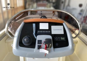 Моторна яхта Invictus FX200, снимка 3