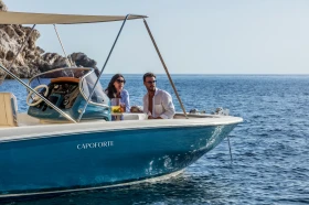 Моторна яхта Invictus FX200, снимка 11