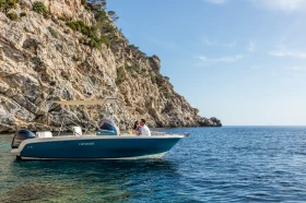 Моторна яхта Invictus FX200, снимка 13