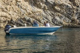 Моторна яхта Invictus FX200, снимка 12