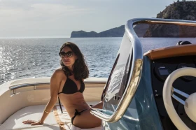 Моторна яхта Invictus FX200, снимка 8