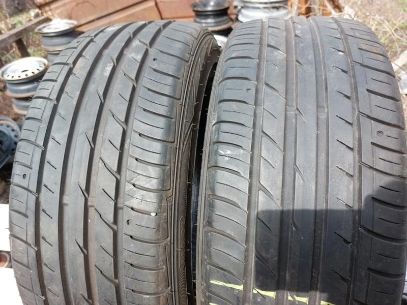 Гуми Летни 215/45R17, снимка 1 - Гуми и джанти - 36664409