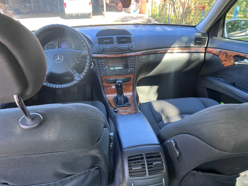 Mercedes-Benz E 240, снимка 9 - Автомобили и джипове - 47649978