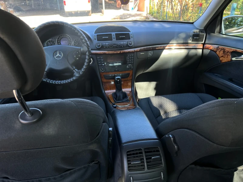 Mercedes-Benz E 240, снимка 8 - Автомобили и джипове - 47649978