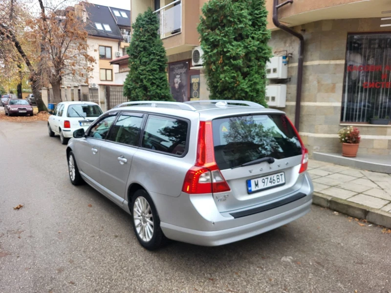 Volvo V70, снимка 3 - Автомобили и джипове - 48721131