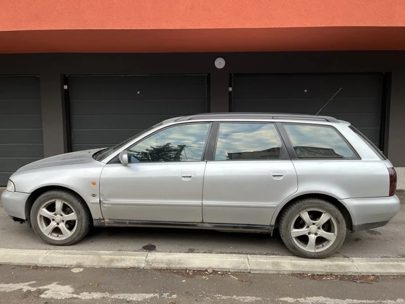 Audi A4 1.8 123 коня комби, снимка 2 - Автомобили и джипове - 48743728