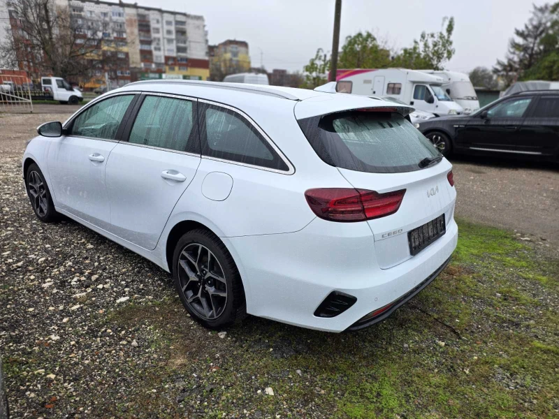 Kia Ceed 1.6, снимка 2 - Автомобили и джипове - 52481351