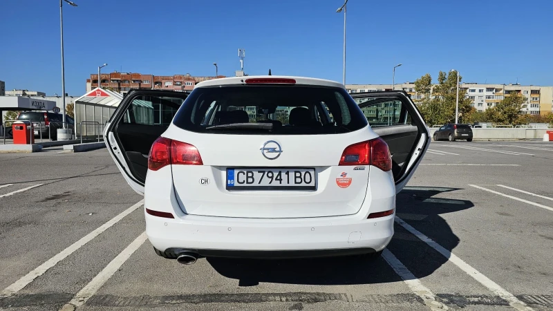 Opel Astra J, снимка 4 - Автомобили и джипове - 53167954