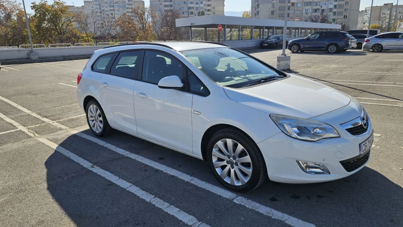 Opel Astra J, снимка 3 - Автомобили и джипове - 53167954