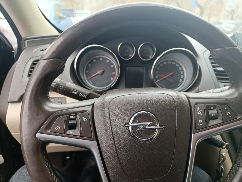 Opel Insignia, снимка 4 - Автомобили и джипове - 53209805