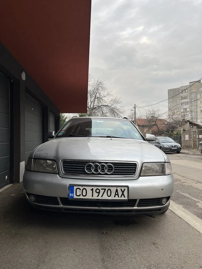 Audi A4 1.8 123 коня комби, снимка 1 - Автомобили и джипове - 48743728