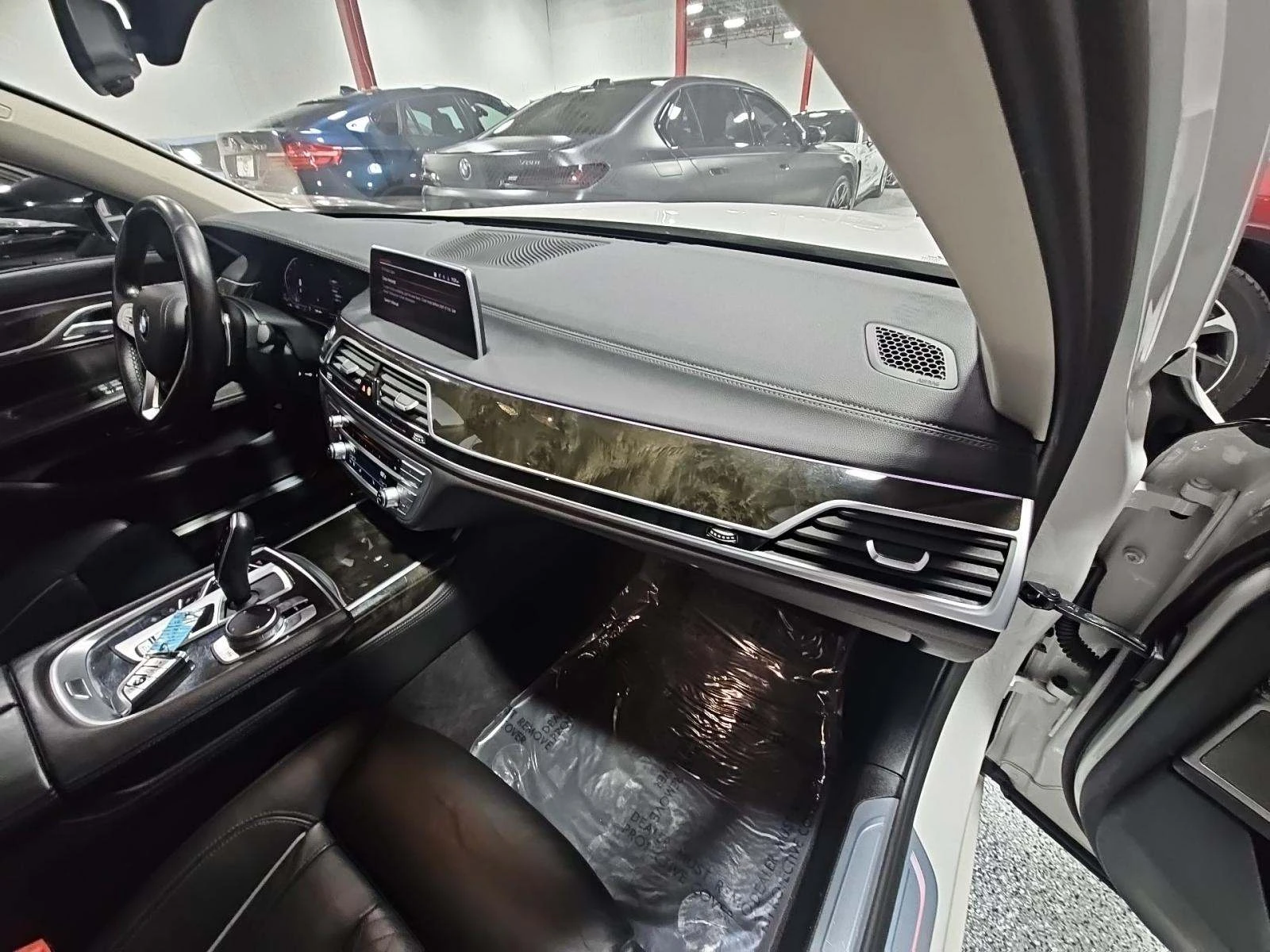 BMW 740 B58* DISTRONIK* PANO* HEADUP* AMBIENT* HARMAN* LAN - изображение 9