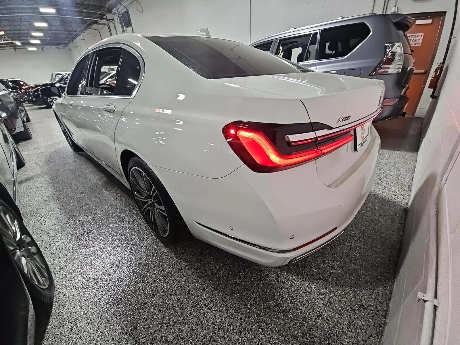 BMW 740 B58* DISTRONIK* PANO* HEADUP* AMBIENT* HARMAN* LAN - изображение 3
