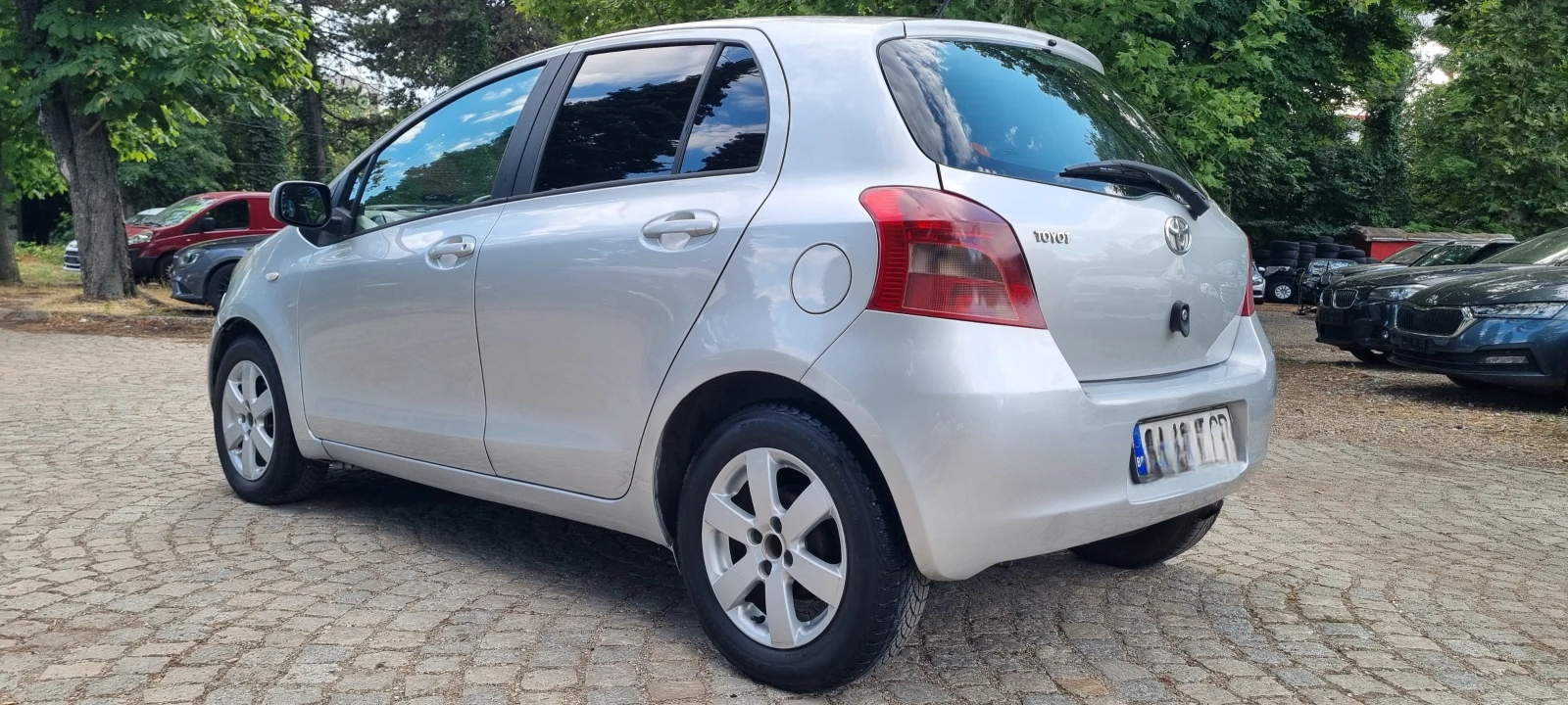 Toyota Yaris 1.4 D4D * ОБСЛУЖЕН* * РЕГИСТРИРАН*  - изображение 7
