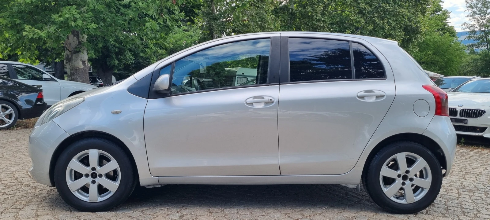 Toyota Yaris 1.4 D4D * ОБСЛУЖЕН* * РЕГИСТРИРАН*  - изображение 8