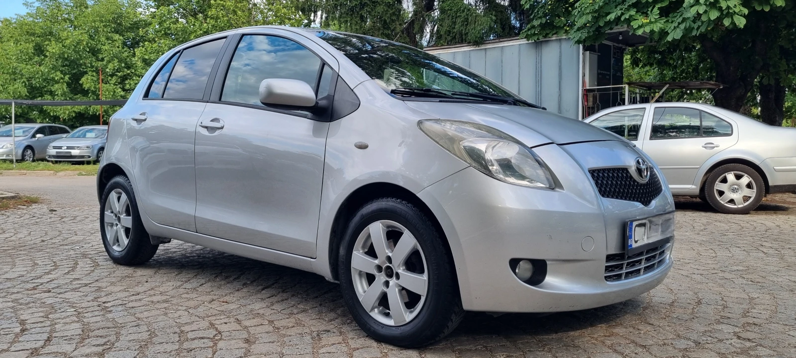 Toyota Yaris 1.4 D4D * ОБСЛУЖЕН* * РЕГИСТРИРАН*  - изображение 3