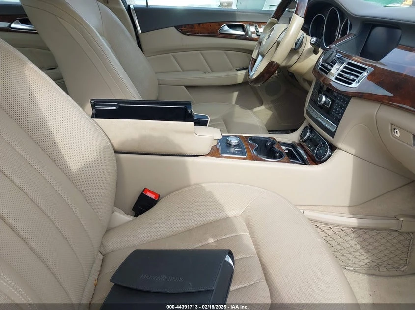 Mercedes-Benz CLS 55 AMG 4.6l Cls 550 4Matic, снимка 5 - Автомобили и джипове - 54116826