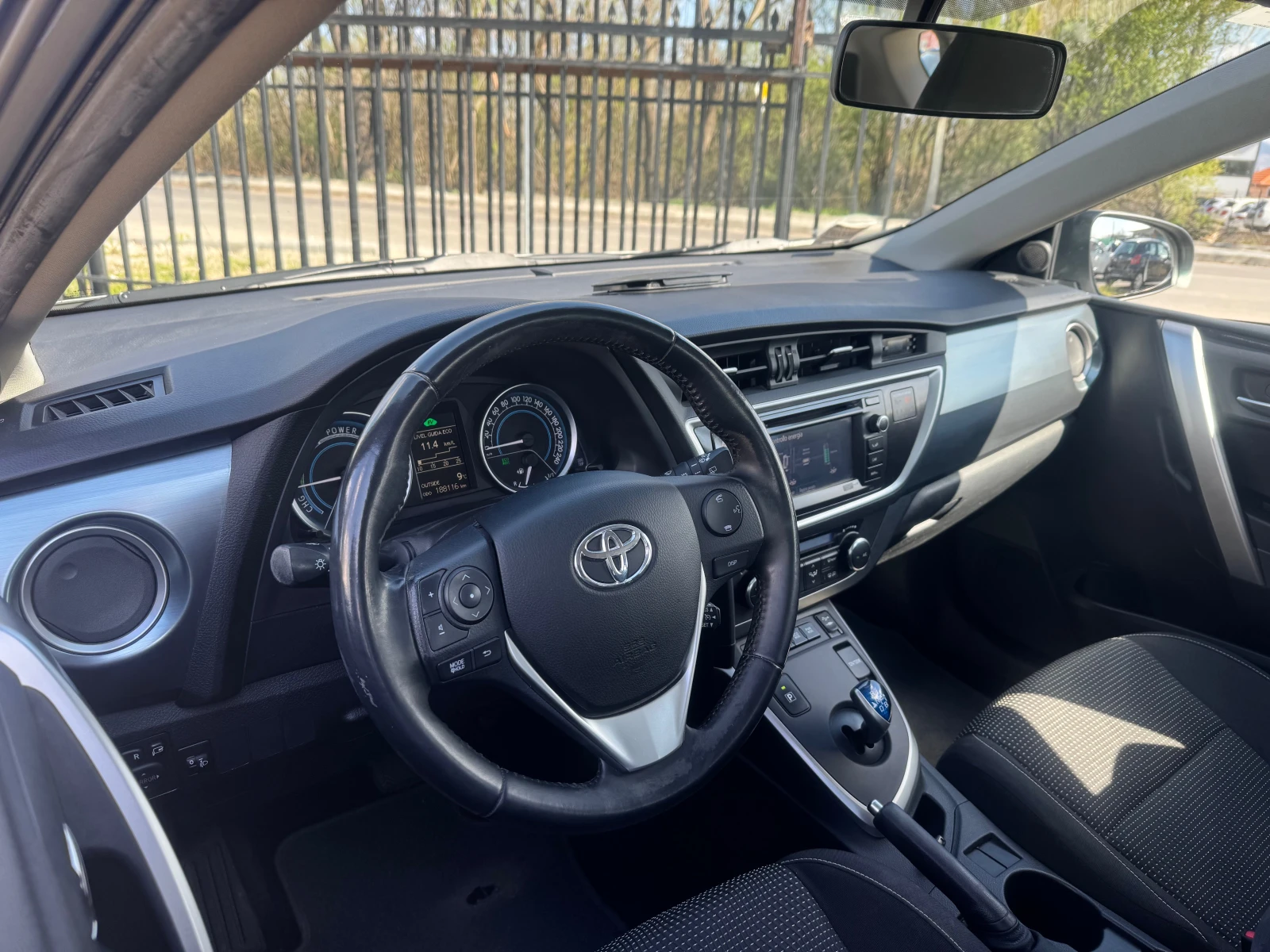 Toyota Auris 1.8 Hybrid EURO 5 NAVI , снимка 10 - Автомобили и джипове - 54143837