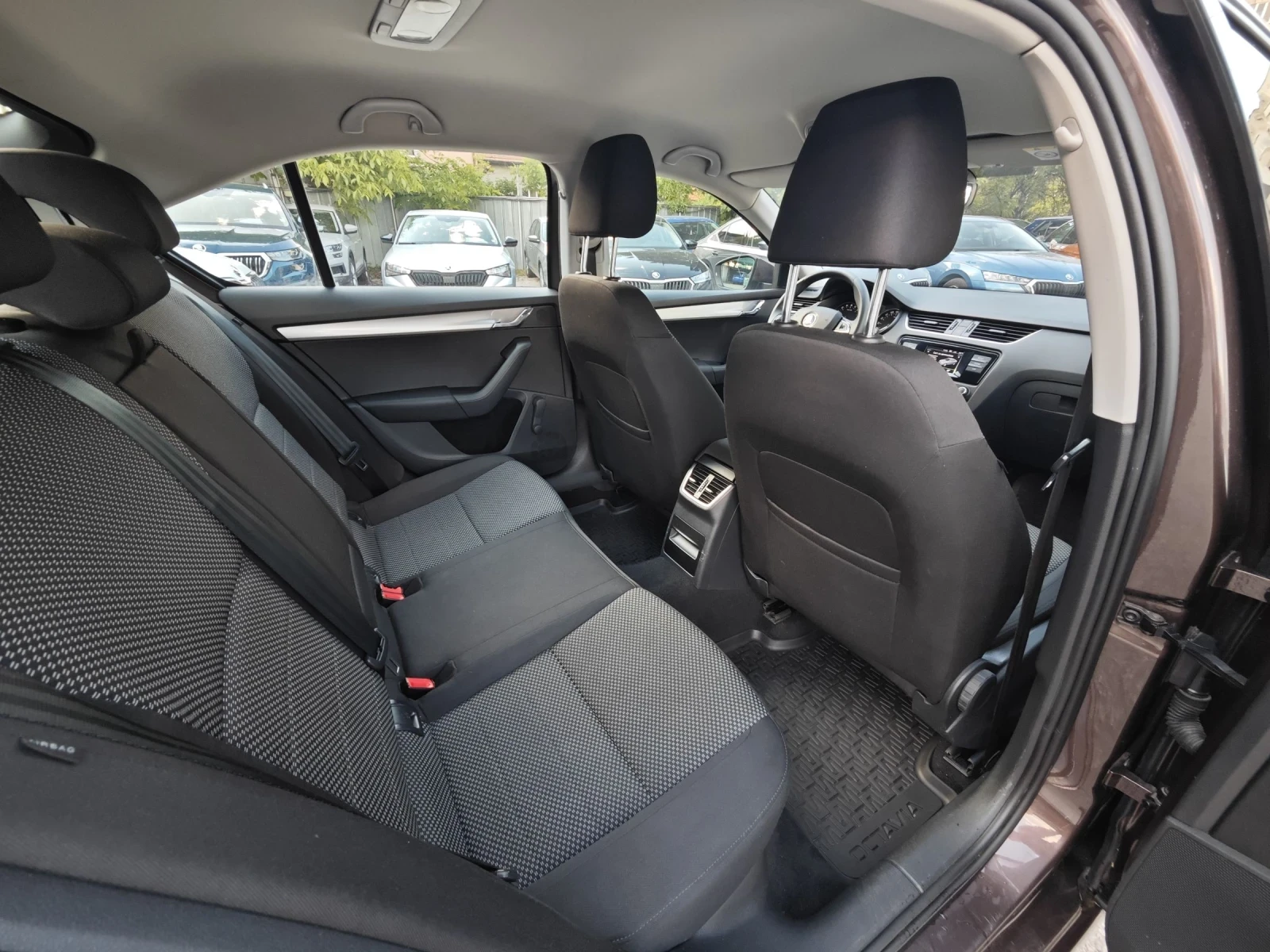 Skoda Octavia 1.6 TDI / N1, снимка 15 - Автомобили и джипове - 54710927