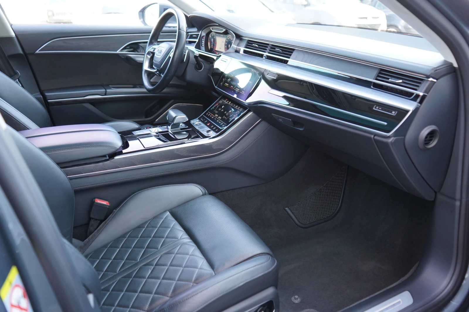 Audi A8 L* 50TDI* PANO* LASER* B&O 3D* NIGHT VISION* TV* , снимка 14 - Автомобили и джипове - 54831021