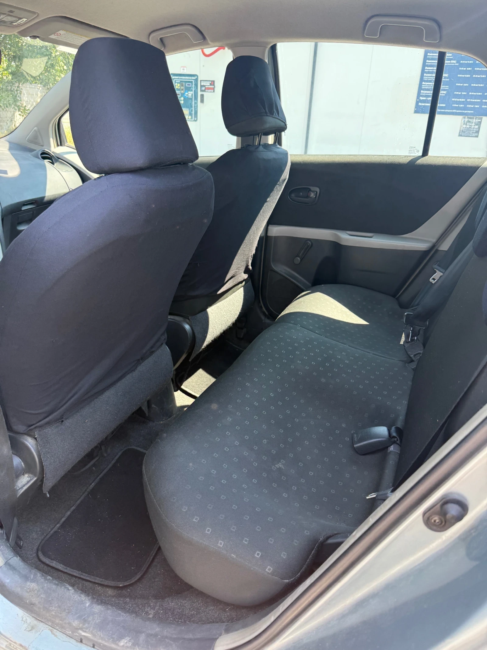Toyota Yaris 1.3 VVT-i, снимка 8 - Автомобили и джипове - 55057129