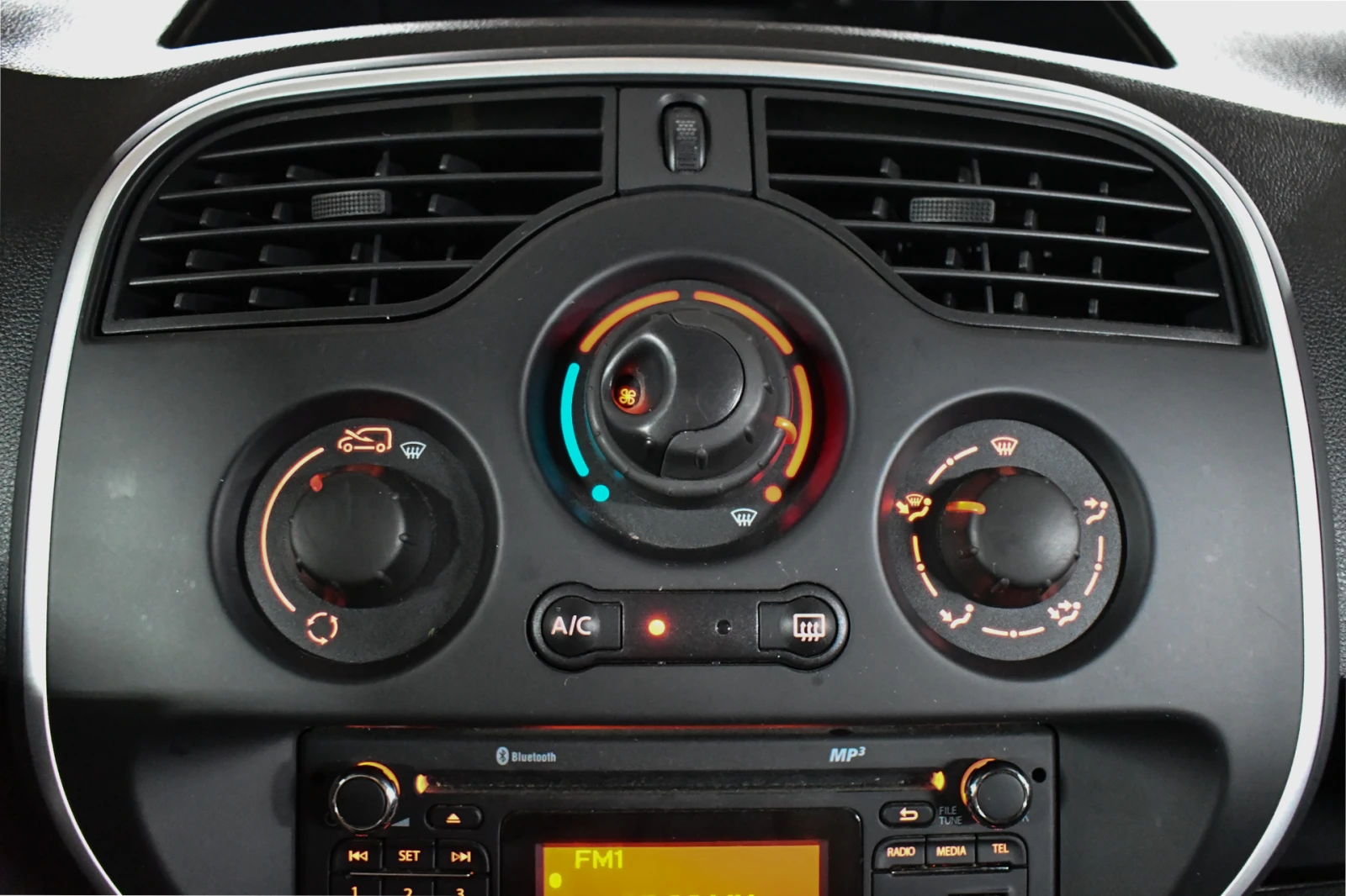 Renault Kangoo опция 2г.гаранция лизинг 100е/месец 2к.гуми, снимка 15 - Автомобили и джипове - 55108373